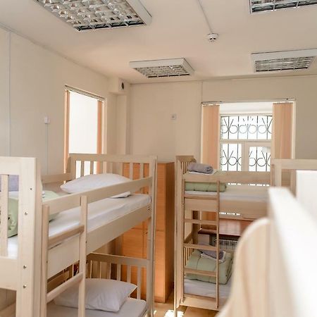 Globus Lipki Hostel Kiev Eksteriør billede