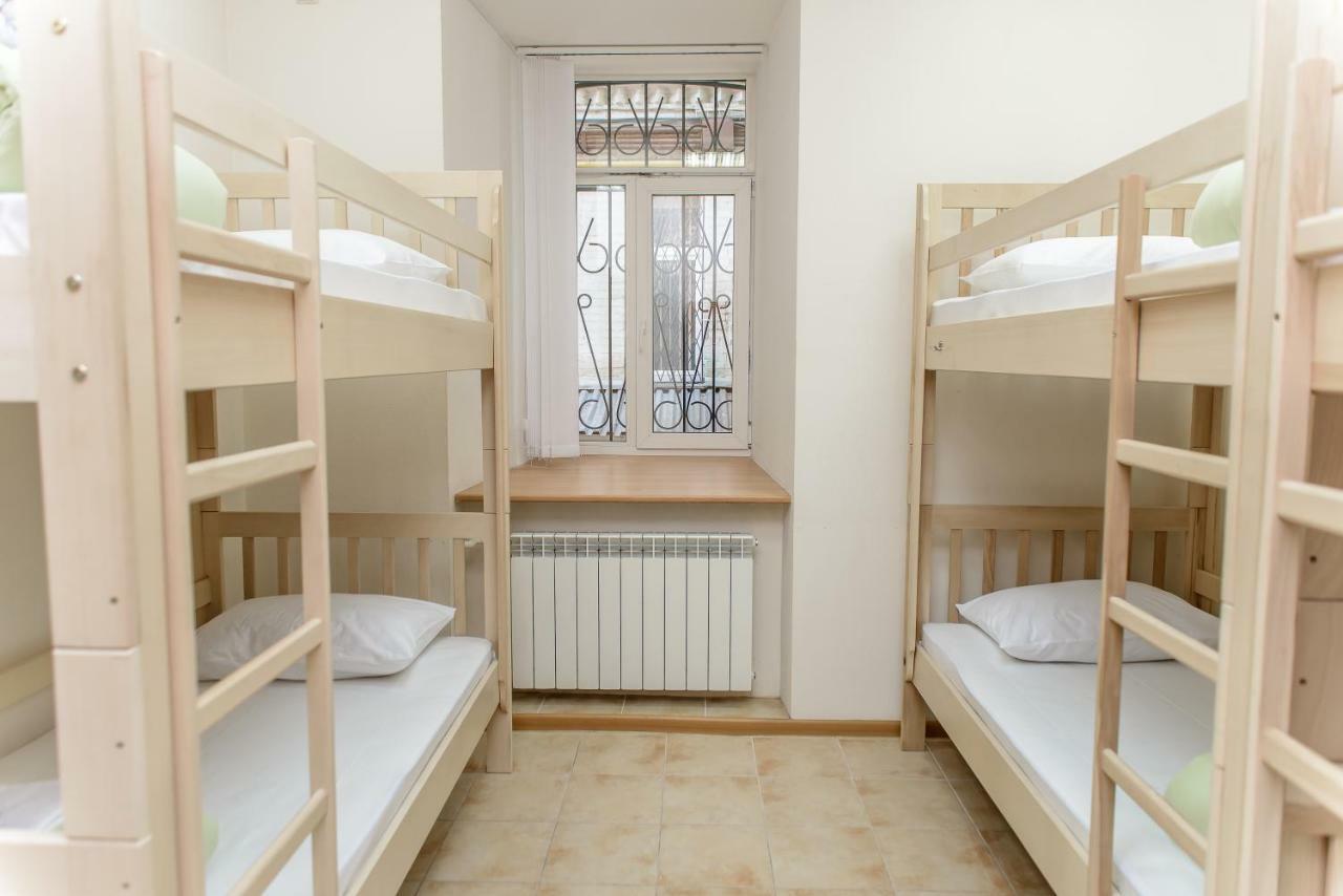 Globus Lipki Hostel Kiev Eksteriør billede