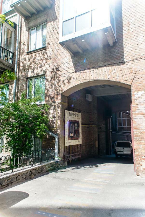 Globus Lipki Hostel Kiev Eksteriør billede