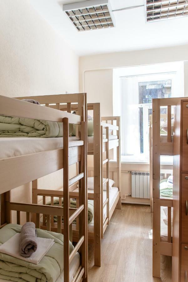 Globus Lipki Hostel Kiev Eksteriør billede