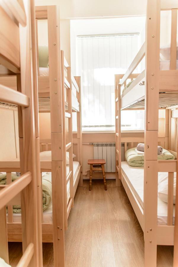 Globus Lipki Hostel Kiev Eksteriør billede