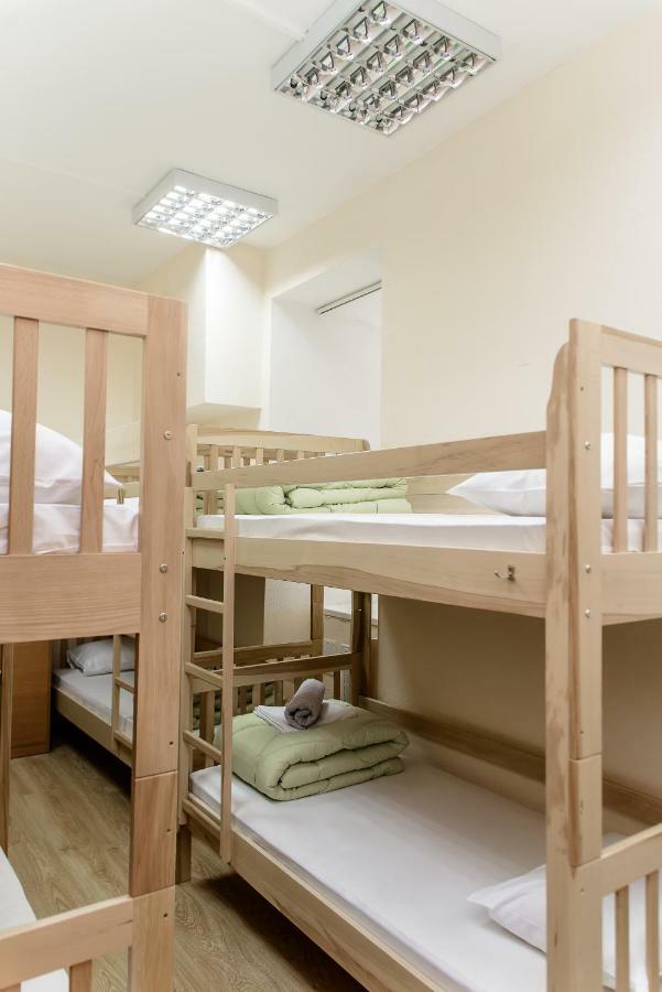 Globus Lipki Hostel Kiev Eksteriør billede