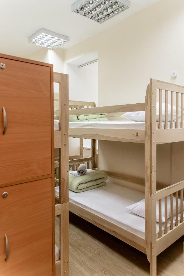 Globus Lipki Hostel Kiev Eksteriør billede