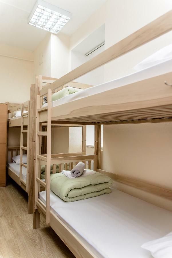 Globus Lipki Hostel Kiev Eksteriør billede