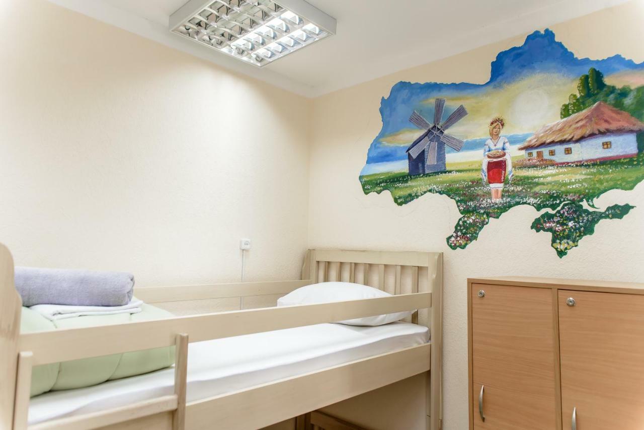 Globus Lipki Hostel Kiev Eksteriør billede
