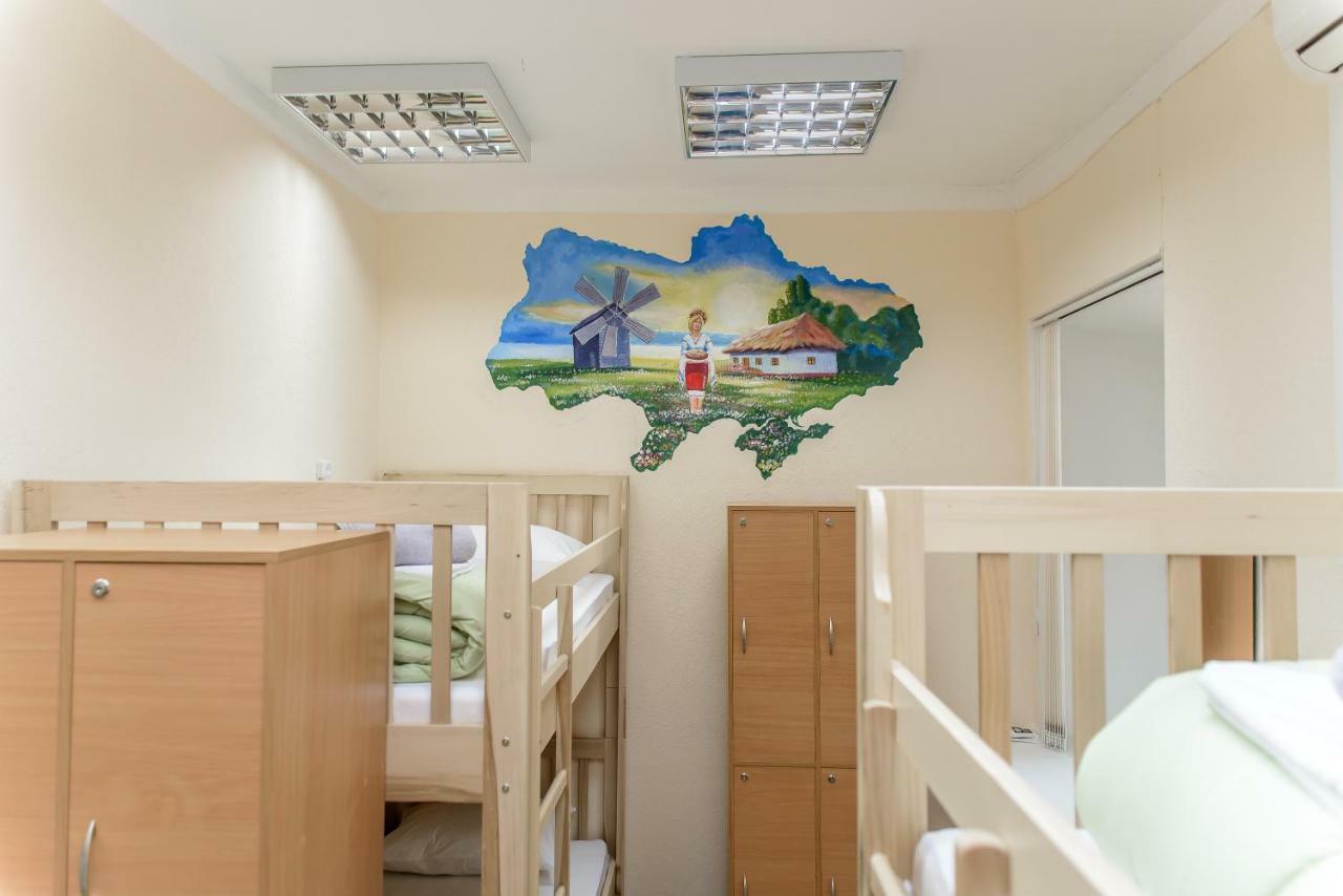 Globus Lipki Hostel Kiev Eksteriør billede