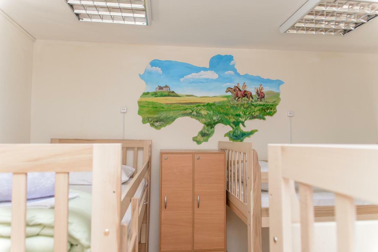 Globus Lipki Hostel Kiev Eksteriør billede
