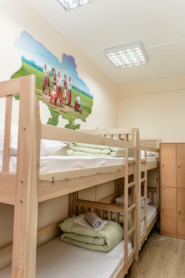 Globus Lipki Hostel Kiev Eksteriør billede