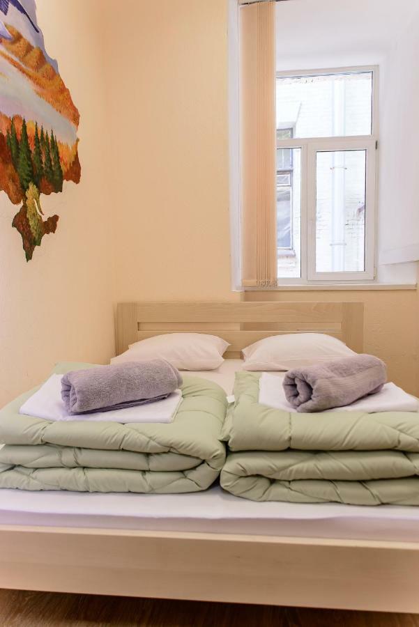 Globus Lipki Hostel Kiev Eksteriør billede