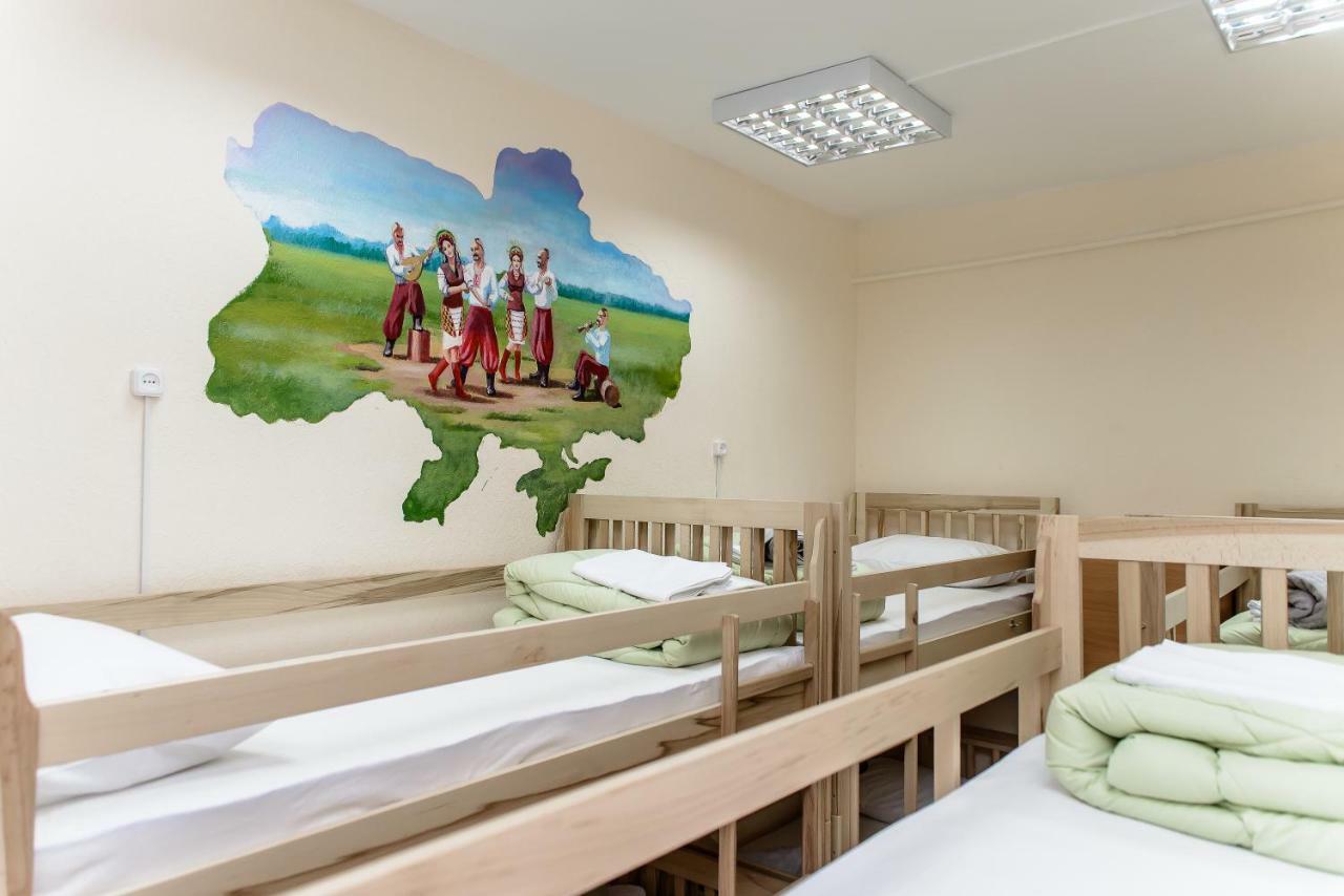 Globus Lipki Hostel Kiev Eksteriør billede