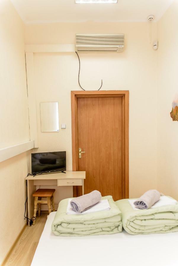 Globus Lipki Hostel Kiev Eksteriør billede