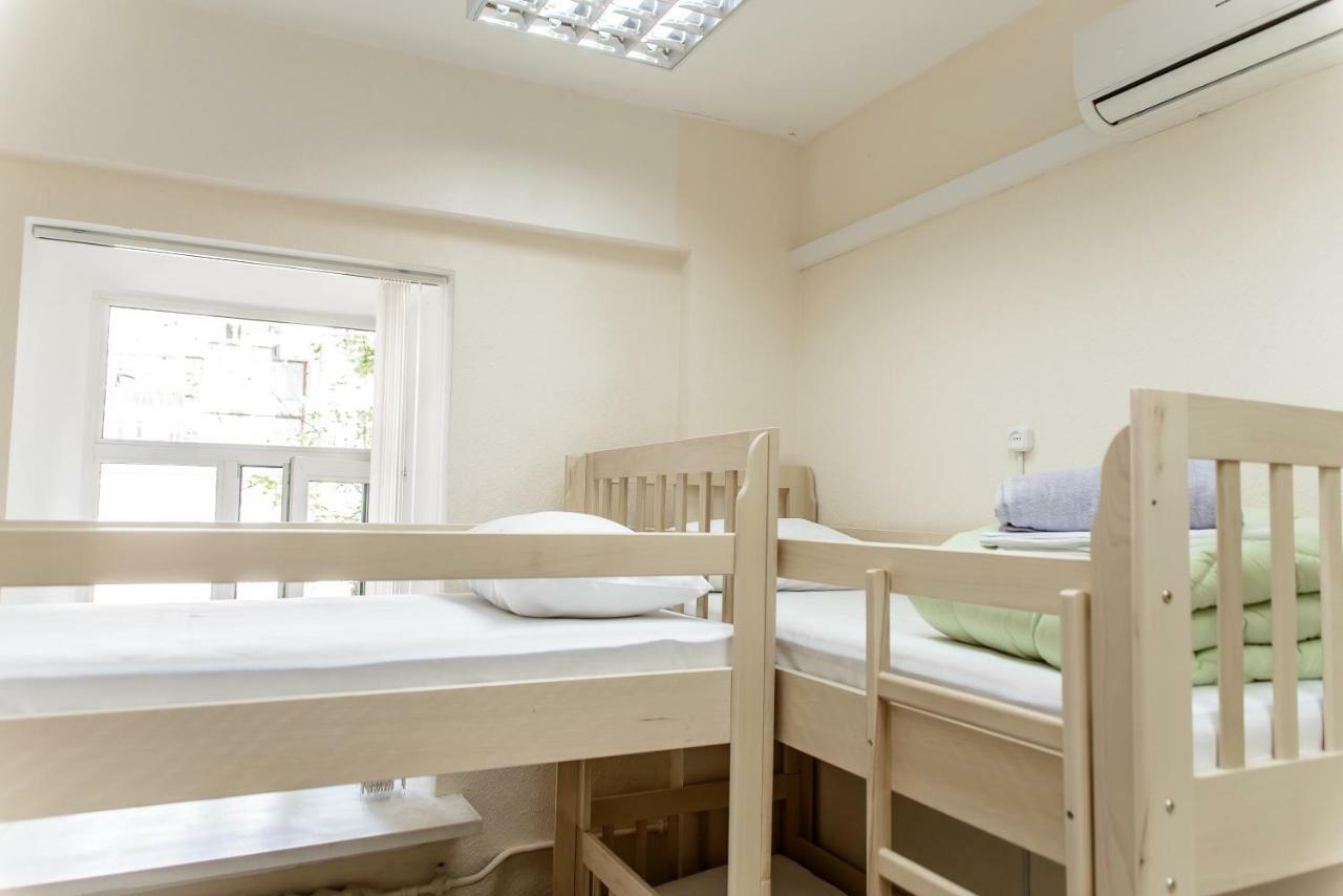 Globus Lipki Hostel Kiev Eksteriør billede