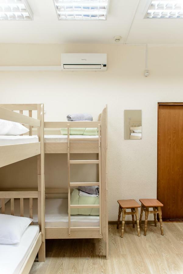 Globus Lipki Hostel Kiev Eksteriør billede