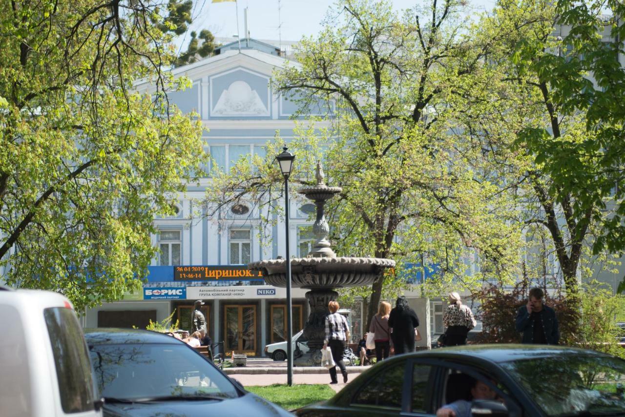 Globus Lipki Hostel Kiev Eksteriør billede