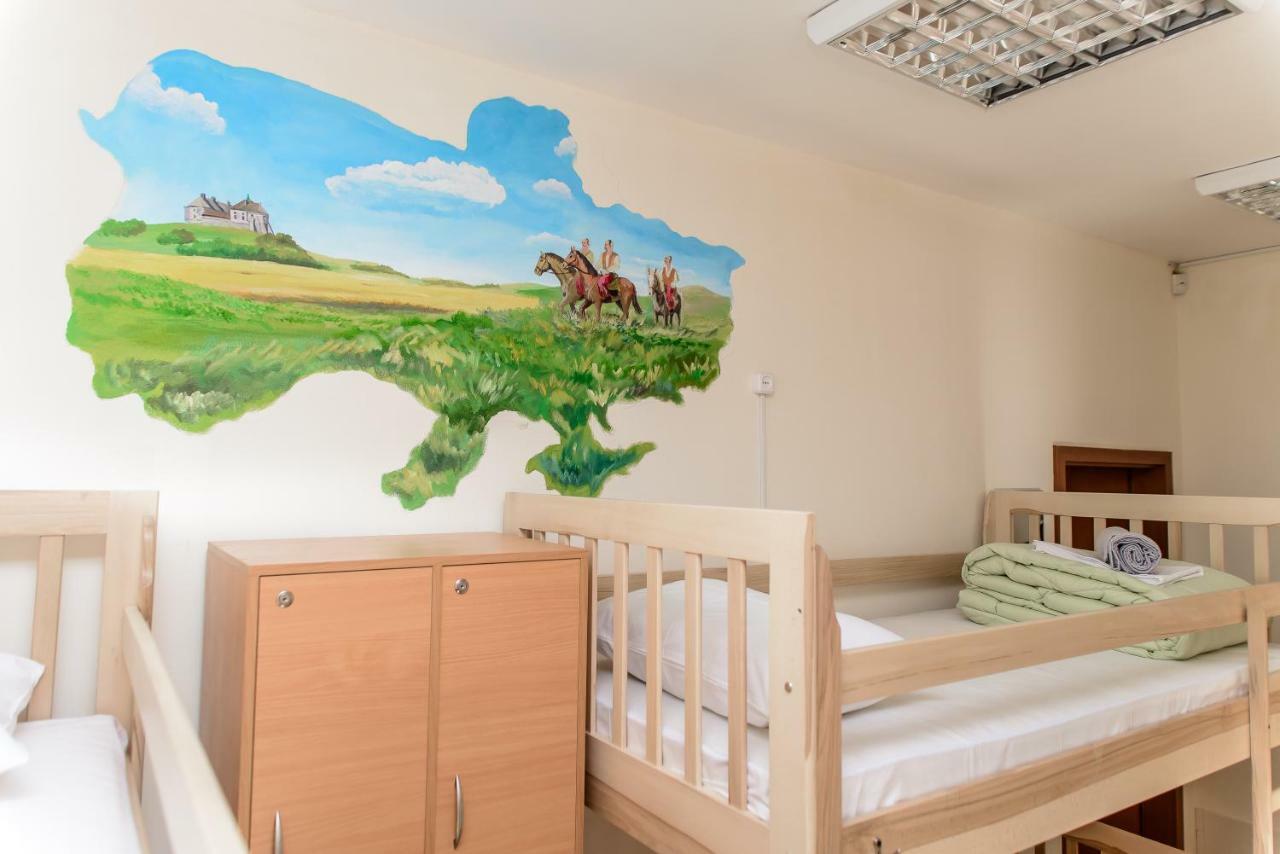 Globus Lipki Hostel Kiev Eksteriør billede