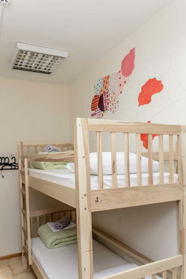 Globus Lipki Hostel Kiev Eksteriør billede