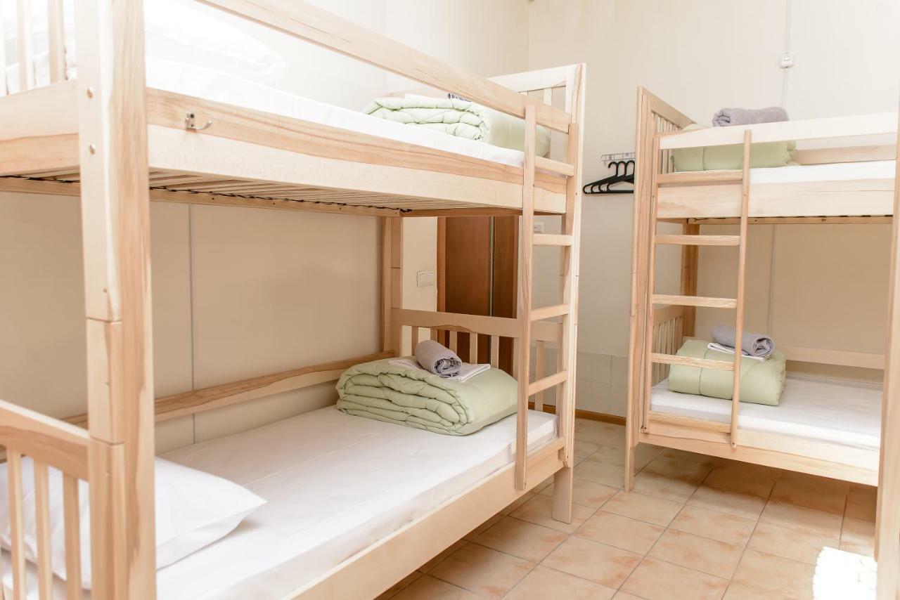Globus Lipki Hostel Kiev Eksteriør billede