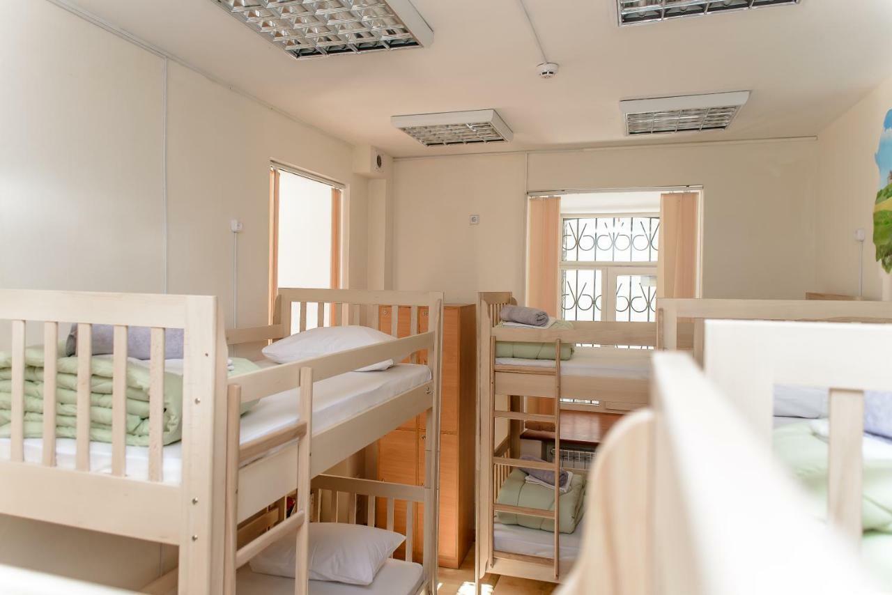 Globus Lipki Hostel Kiev Eksteriør billede