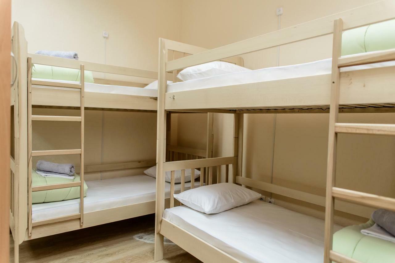 Globus Lipki Hostel Kiev Eksteriør billede