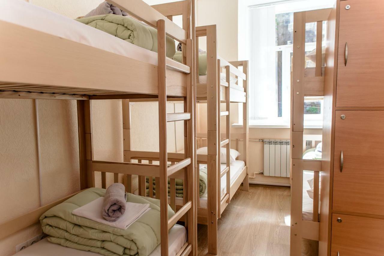 Globus Lipki Hostel Kiev Eksteriør billede