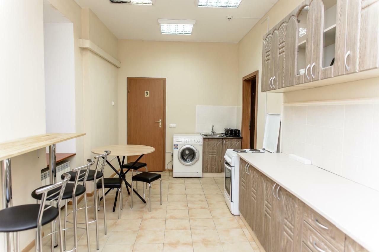 Globus Lipki Hostel Kiev Eksteriør billede