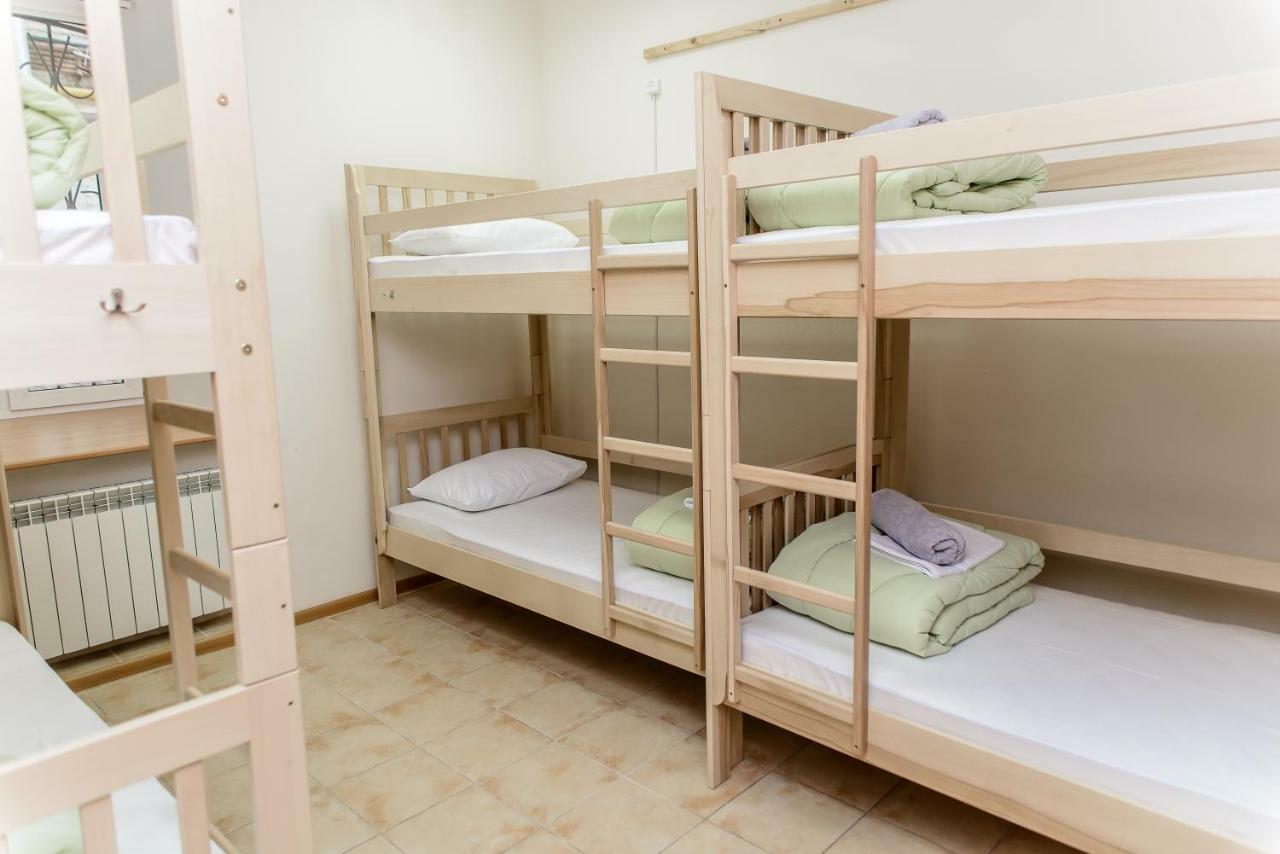Globus Lipki Hostel Kiev Eksteriør billede