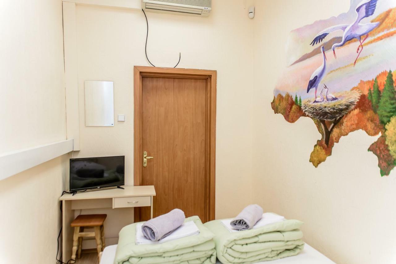 Globus Lipki Hostel Kiev Eksteriør billede