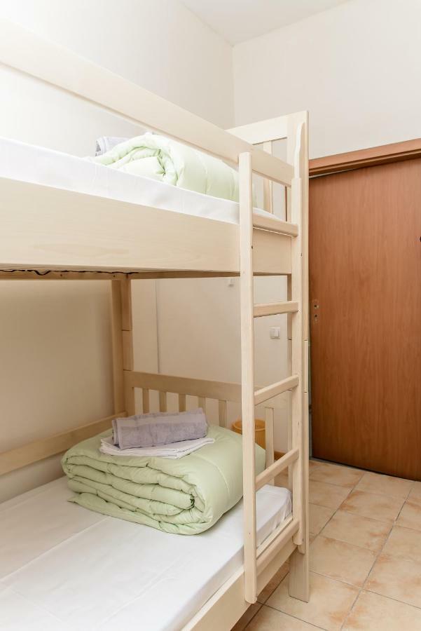 Globus Lipki Hostel Kiev Eksteriør billede
