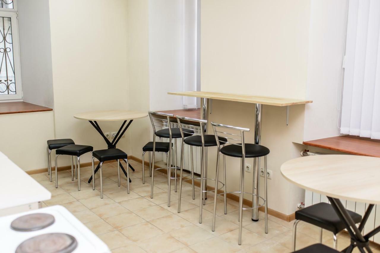 Globus Lipki Hostel Kiev Eksteriør billede