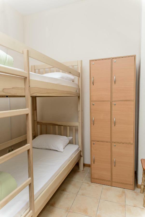 Globus Lipki Hostel Kiev Eksteriør billede