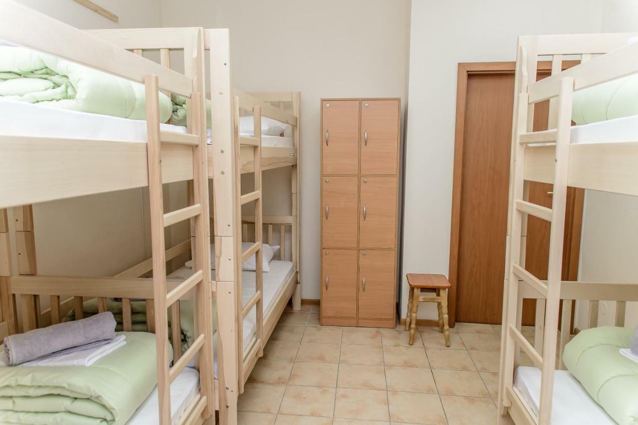 Globus Lipki Hostel Kiev Eksteriør billede