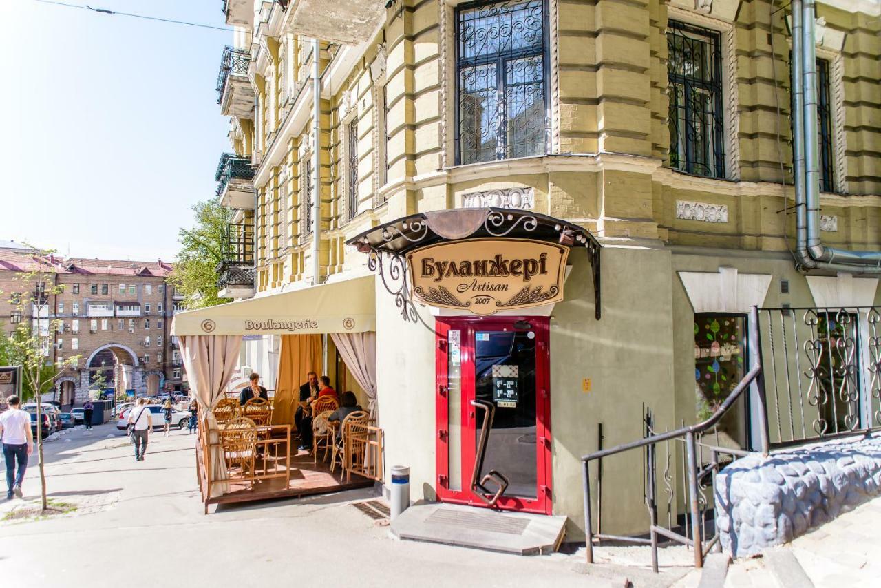 Globus Lipki Hostel Kiev Eksteriør billede