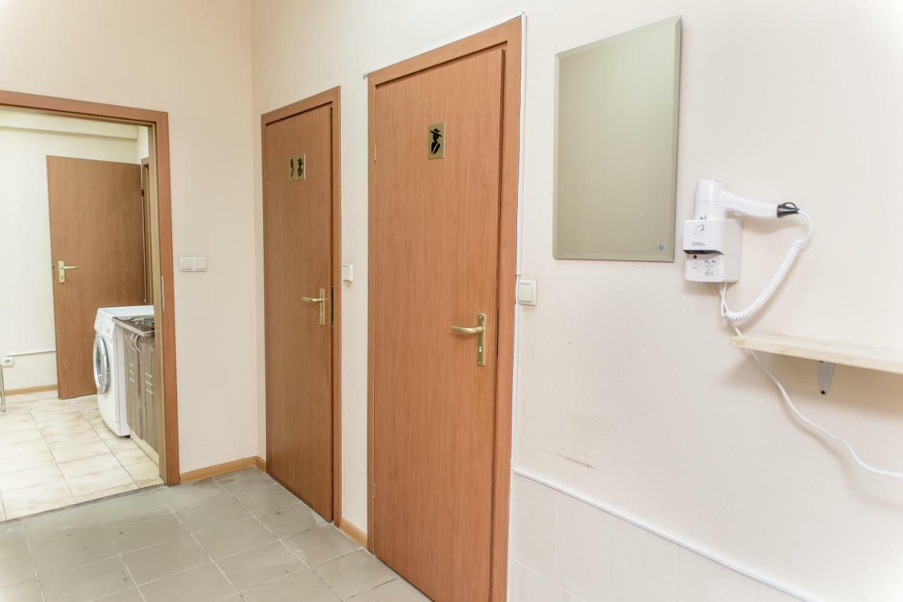 Globus Lipki Hostel Kiev Eksteriør billede