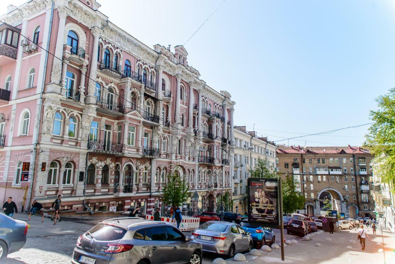 Globus Lipki Hostel Kiev Eksteriør billede